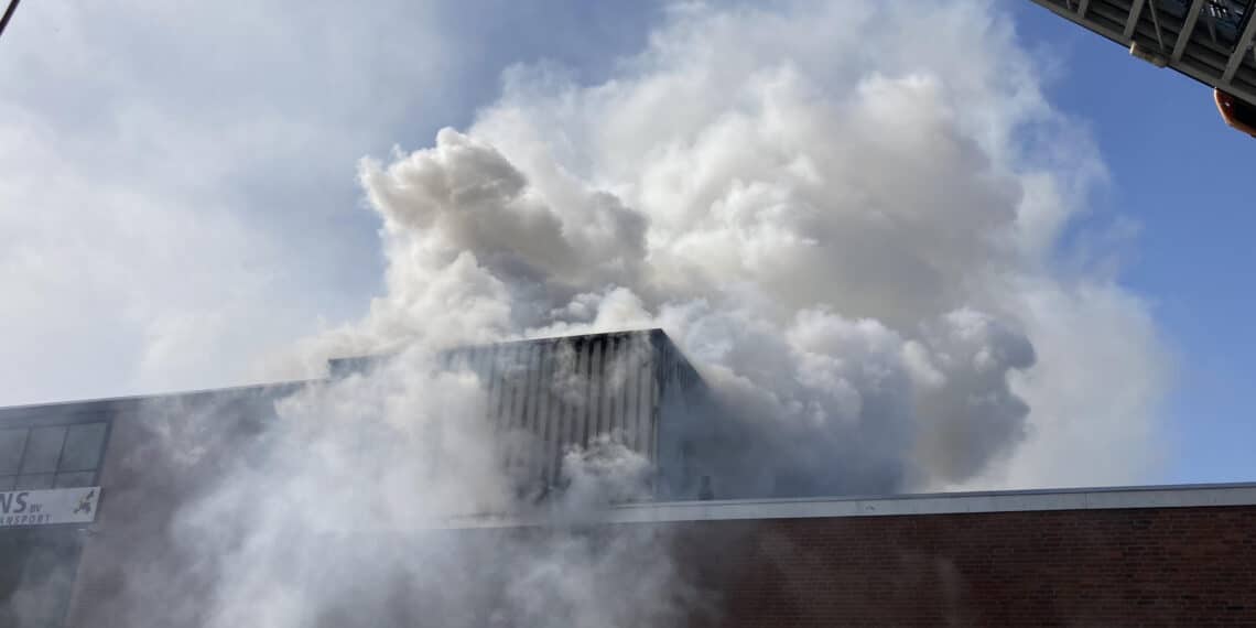 Haarlem urenlang in de rook, oorzaak brand Waarderpolder nog onbekend