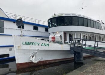 Salmonella-uitbraak op asielzoekers boot Haarlem: “De bron nog niet bekend”