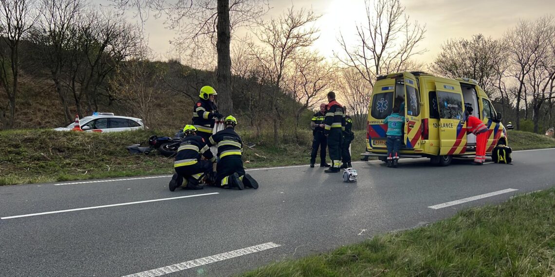 Weer ongeluk op Zeeweg, dit keer motorrijder zwaargewond na missen flauwe bocht