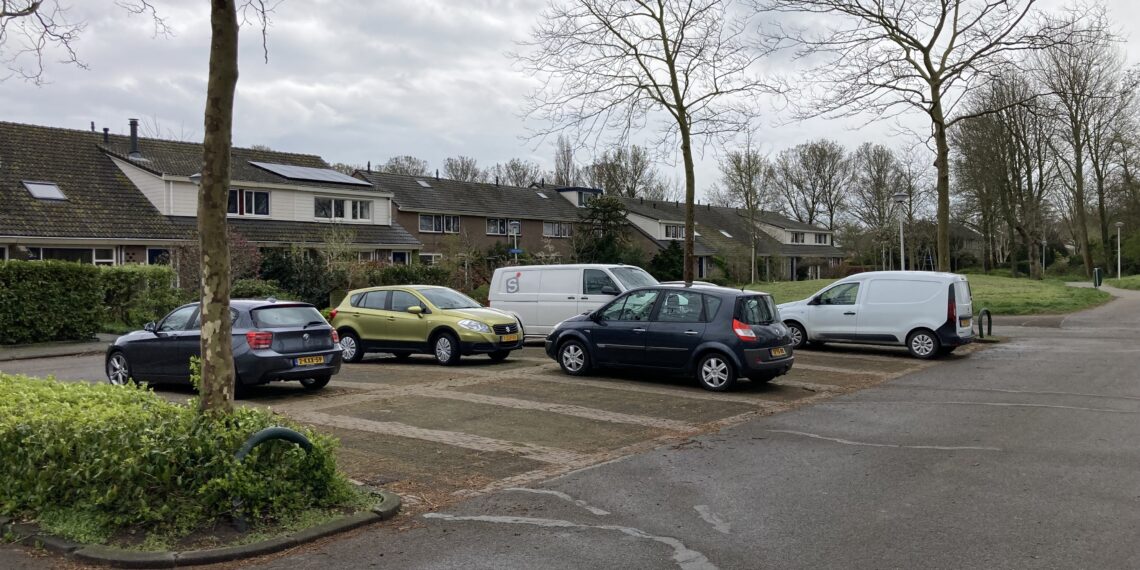 Omwonenden Heemsteeds parkeerterrein willen geen noodwoningen voor hun deur