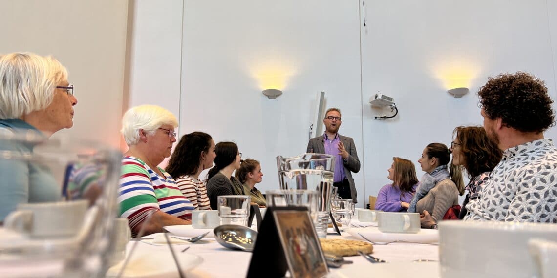 Kerken vertellen geen Jezus-verhalen, maar luisteren naar de mensen