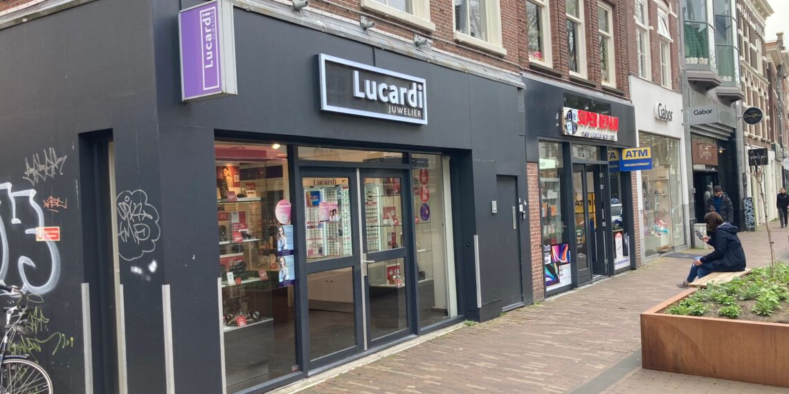 Overval op juwelier in Grote Houtstraat, daders op de vlucht