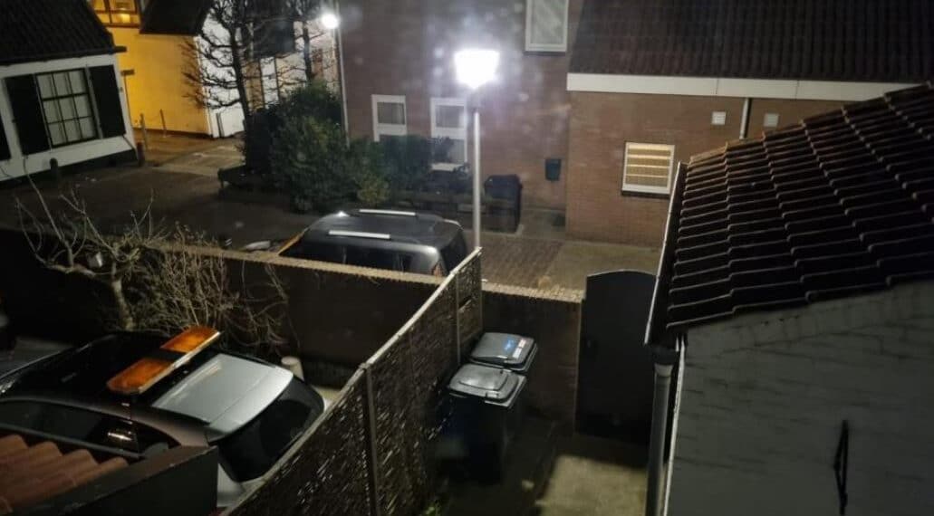 Nieuwe straatverlichting zorgt opnieuw voor overlast in Zandvoort: “Dit is een straat, geen voetbalveld”