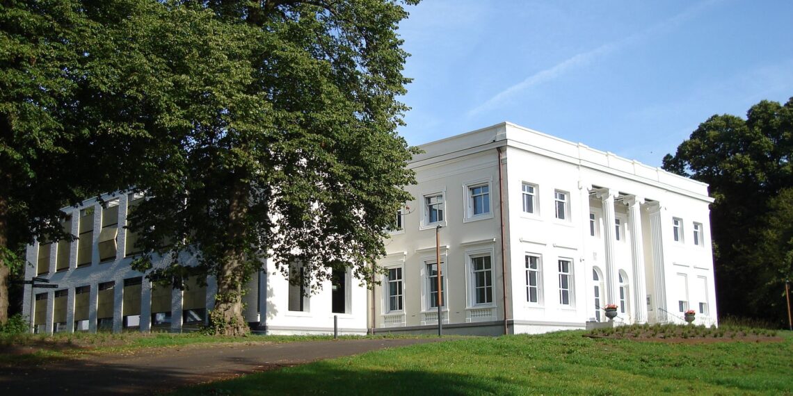 Vanaf morgen eindelijk een nieuw college in Bloemendaal: Hoe de hobbelige weg ernaartoe precies is verlopen