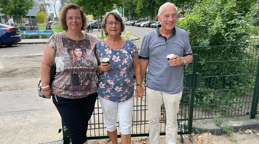 Bezorgde buurtbewoner Joke is na bewonersbijeenkomst om: “Die mensen verdienen ook een kans”