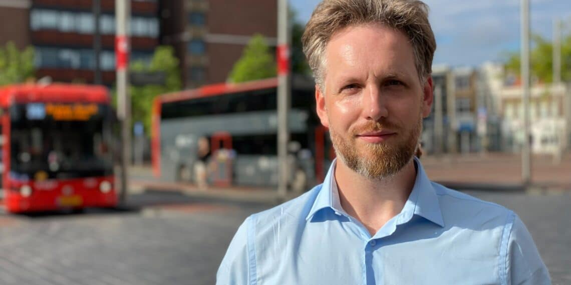 Voortaan ook inchecken met je pinpas in Haarlemse bussen: “Lijkt me een goede toevoeging”