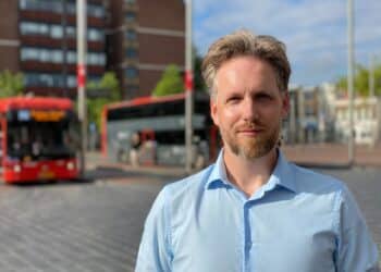Voortaan ook inchecken met je pinpas in Haarlemse bussen: “Lijkt me een goede toevoeging”
