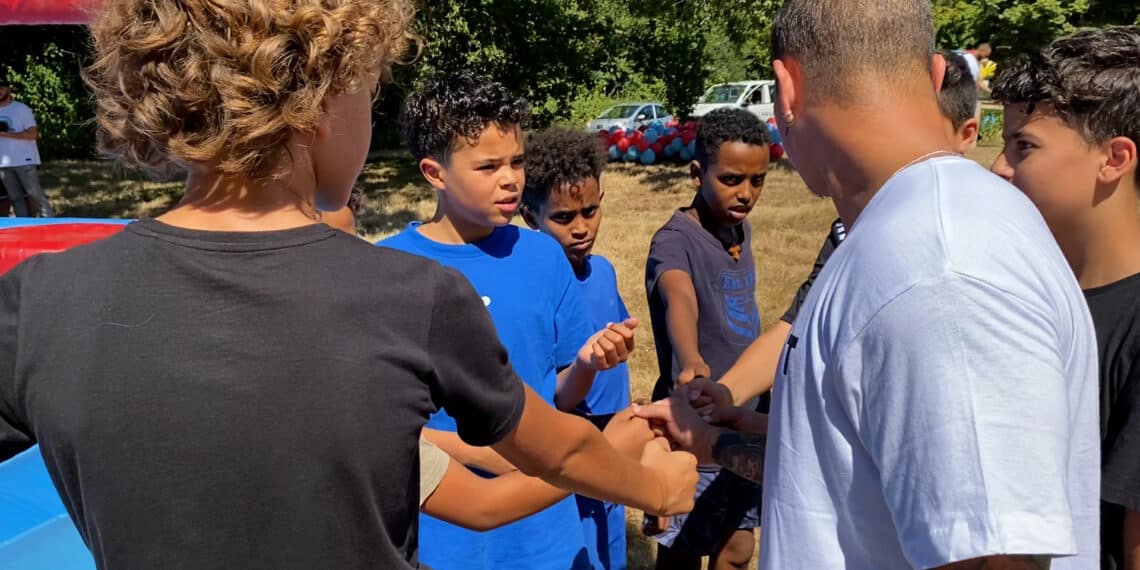 Kinderen strijden voor de hotdog games: “Ik heb niet valsgespeeld”