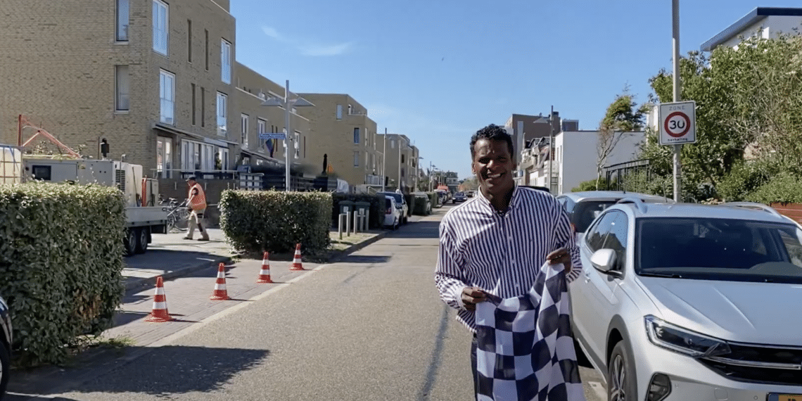 Uitvinder Roy ontwikkelt Grand Prix vlag zonder stok of houder: ‘Ieder huis een vlag’