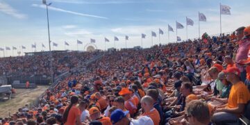 Nu al tienduizenden mensen in Zandvoort, burgemeester Moolenburgh in zijn nopjes: “We zijn een klein dorp maar met een enorme uitstraling”