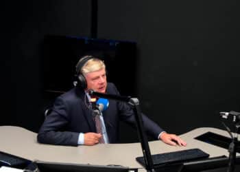 Burgemeester Roest over ‘Raadslid in de Klas’: “Meestal leg ik uit dat ik toch een soort juf ben, maar dan binnen de gemeenteraad”