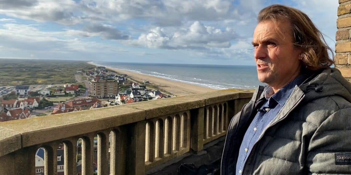 Architect neemt ons mee naar boven in de watertoren: “Het uitzicht is fenomenaal! Je ziet IJmuiden, Haarlem en zelfs Rotterdam”