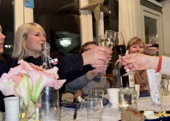 Zelf georganiseerd langetafeldiner Oekrainers groot succes: “Voor herhaling vatbaar”