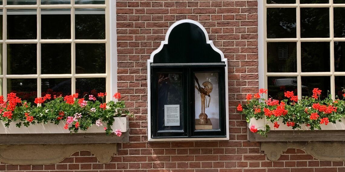 Rogier Cornelisse brengt beeldende kunst en poëzie samen in het Kleinste Museum van Heemstede