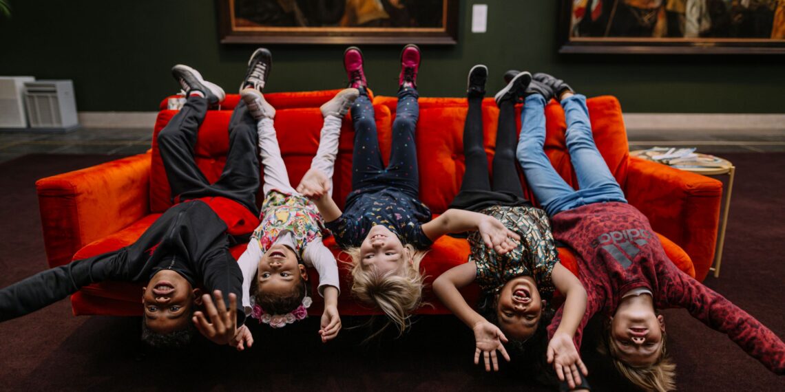 Schrijfster Annemarie Jongbloed signeert en leest voor uit Meestervervalser