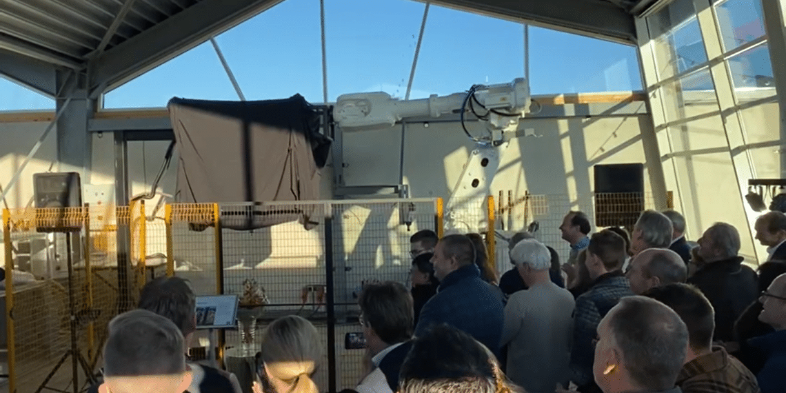 Nieuw bouwlab Waarderpolder na drie jaar open: “Het begon als sloopgebouw in Almere”