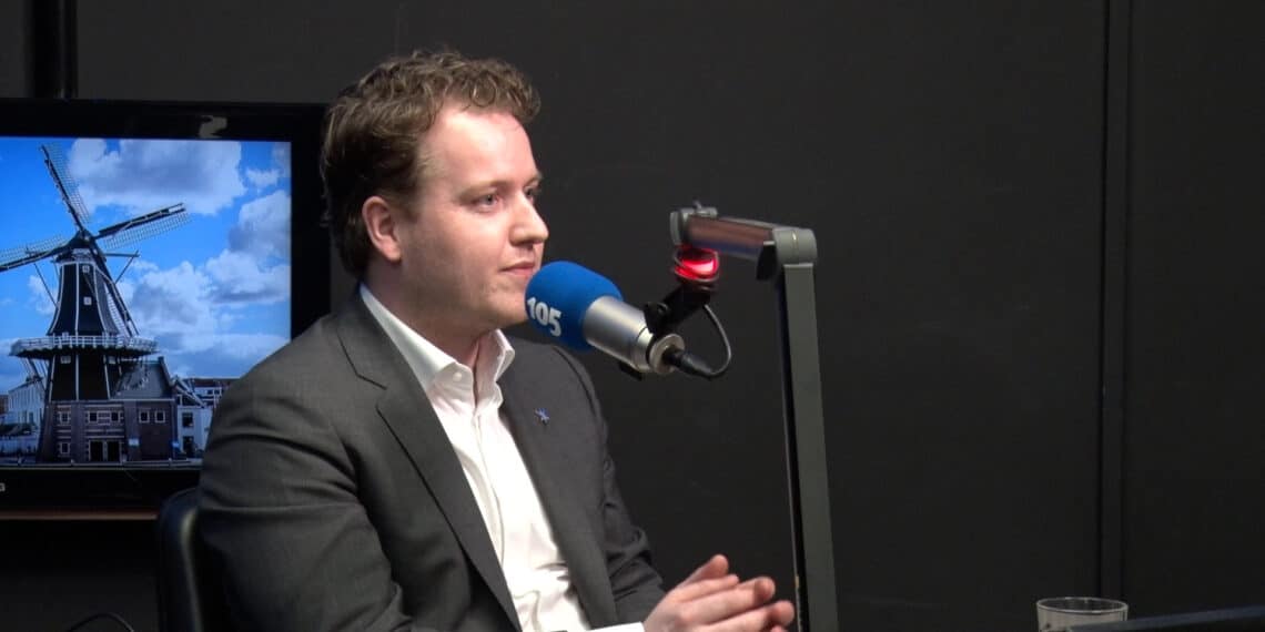 Wethouder Hendriks vindt veld naast parkeerterrein De Zuid beste keuze voor opvang asielzoekers: “Er zitten nog genoeg haken en ogen aan”