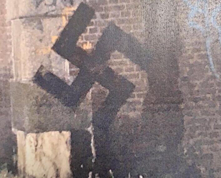 Hakenkruizen aangebracht in gemeente Bloemendaal: “Diep triest dat dit gebeurt”