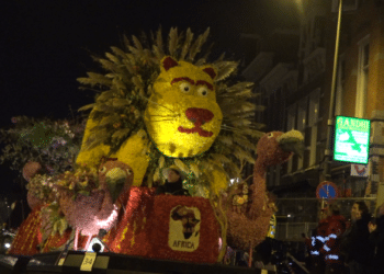 Kijk terug: aankomst Bloemencorso 2023 op het Houtplein in Haarlem