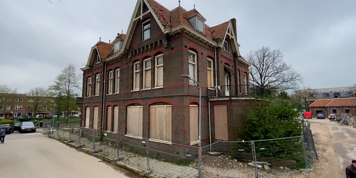 Liever markt dan bloederige beesten: nieuwe bewoners ontmoeten elkaar in slachthuis