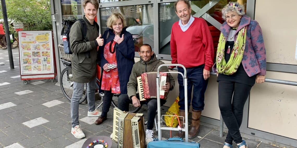 Waar is Ahmed? Dakloze krijgt nieuwe accordeon, maar is spoorloos