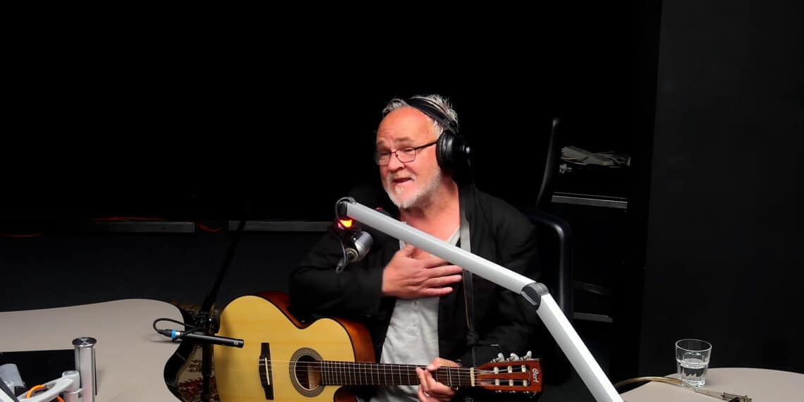 Gert Vlok Nel, “zeldzaam” interview en optreden van dichter uit Zuid-Afrika