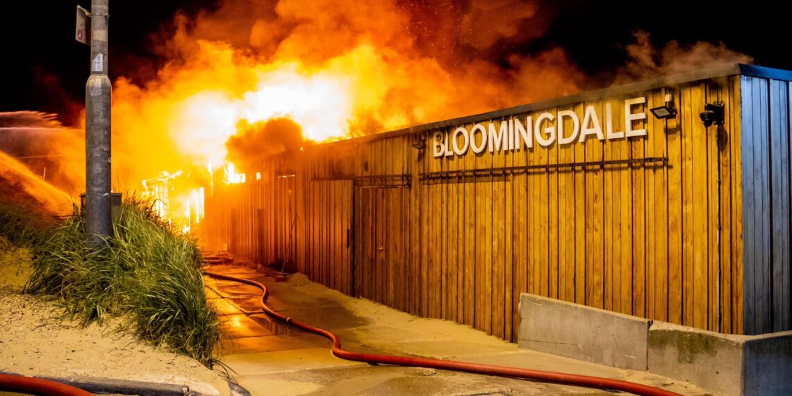 Luister terug: woordvoerder brandweer over grote brand strandtent Overveen