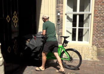 Haarlemse winkeliers gaan de strijd aan met online verkopers als Bol: “Vaak al binnen een dag bezorgd”