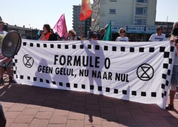 Extinction Rebellion organiseert fietstocht naar Zandvoort tegen Formule 1: “Verwoesting van een natuurgebied onacceptabel”