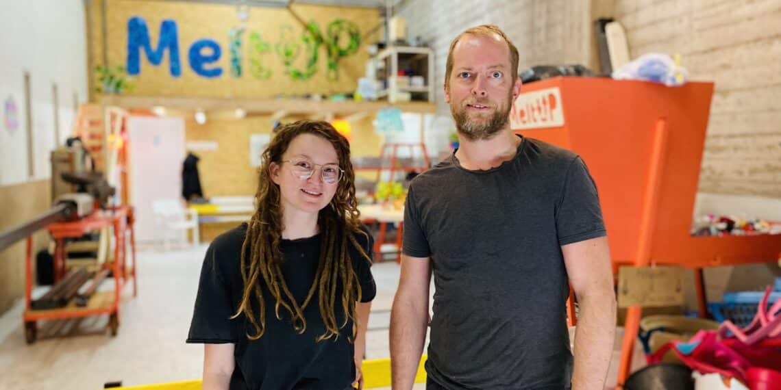 Van zwerfafval tot bankje aan het Spaarne: Eline en Teun pionieren met plastic