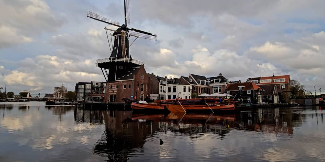Jaarlijkse strontrace trok via het Spaarne weer door Haarlem