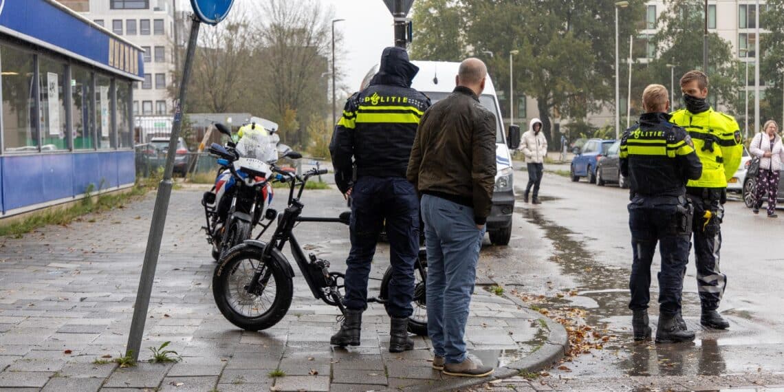 Persoon op fatbike gewond na aanrijding in Schalkwijk