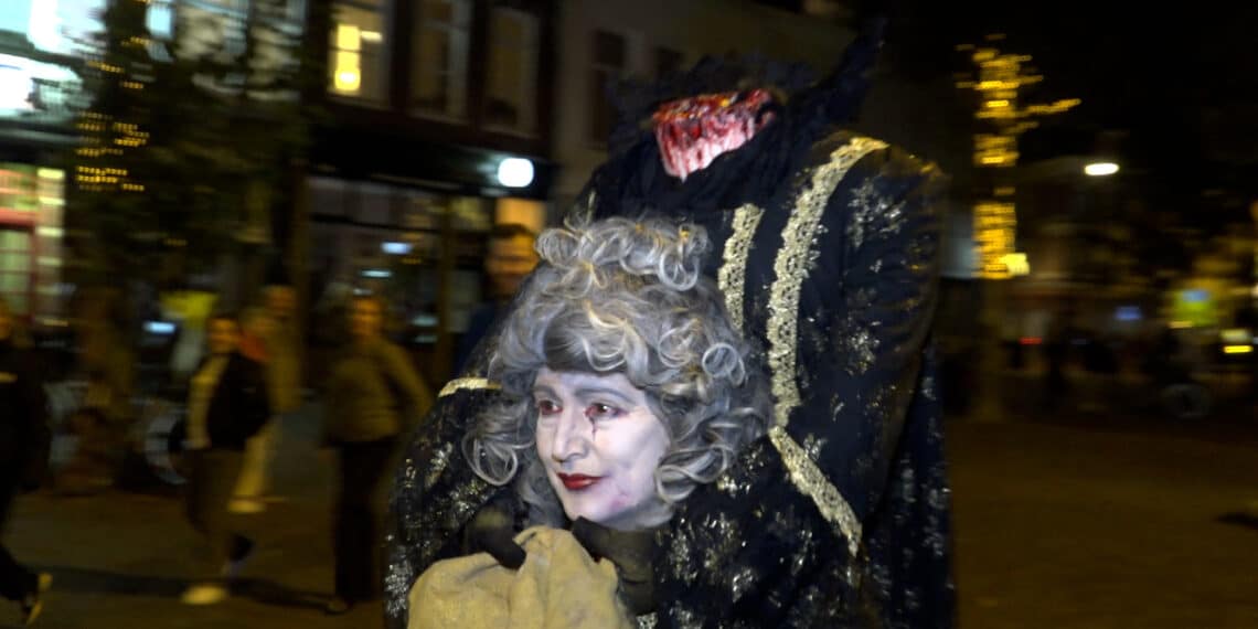 Het spookt in de straten van Haarlem tijdens Halloween Parade