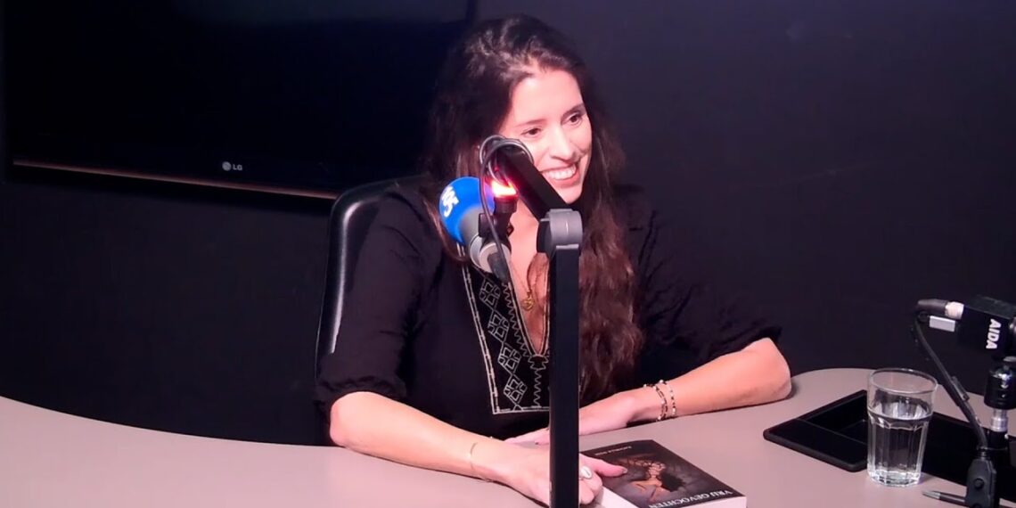 Haarlemse Rachelle Booi presenteert haar eerste boek ‘Vrij Gevochten’: “Ik vind kwetsbaarheid iets heel moois”