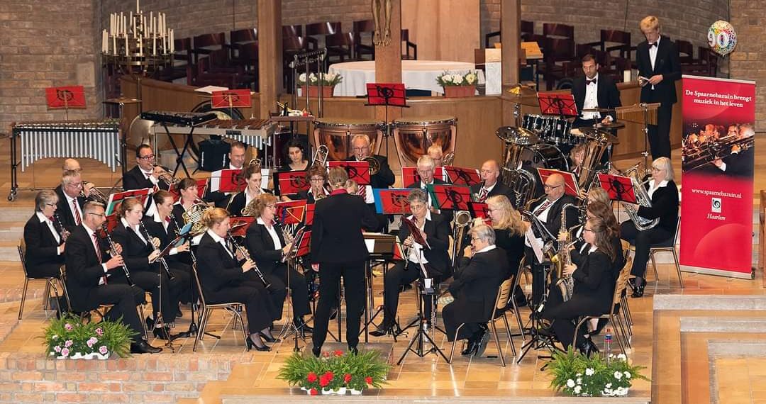 Spaarnebazuin en St. Michaël spelen 4 november in Haarlem