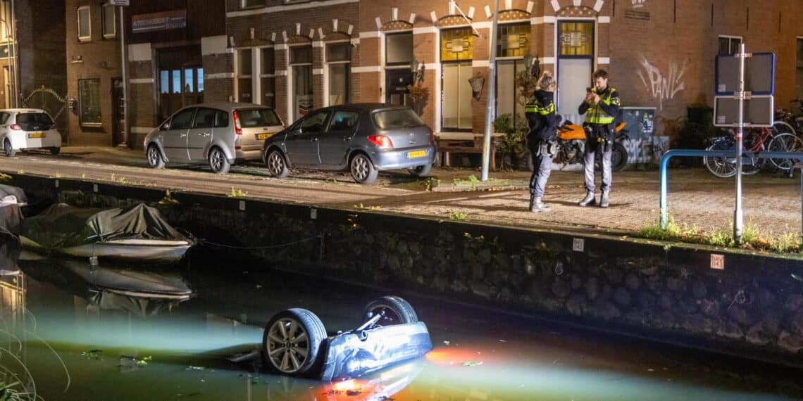 Beschonken bestuurder belandt met auto in Brouwersvaart