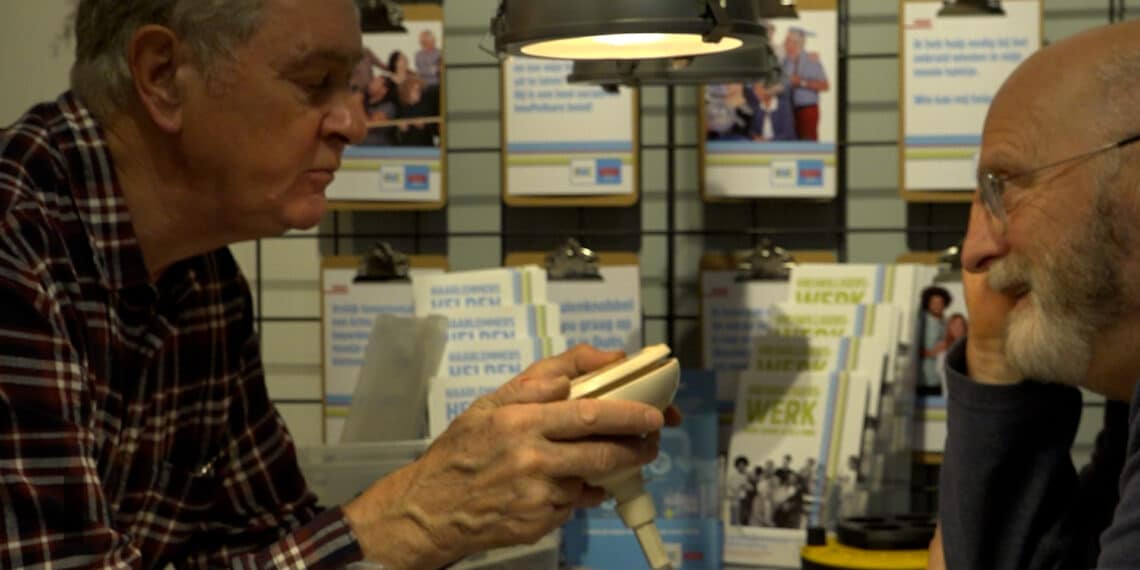 Gratis spullen laten repareren “Wij moeten de afvalberg verkleinen”