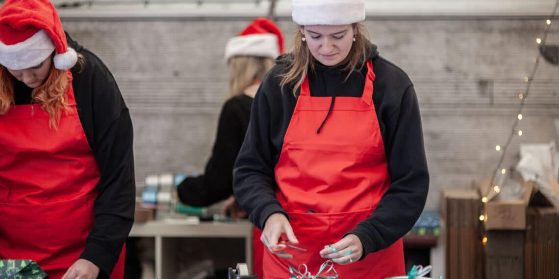 Gratis tweedehands cadeaus inpakken: Vandaag op de Botermarkt morgen winkelcentrum Schalkwijk
