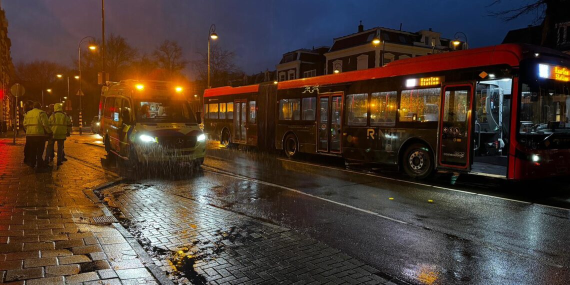 Fietser aangereden door lijnbus op Parklaan