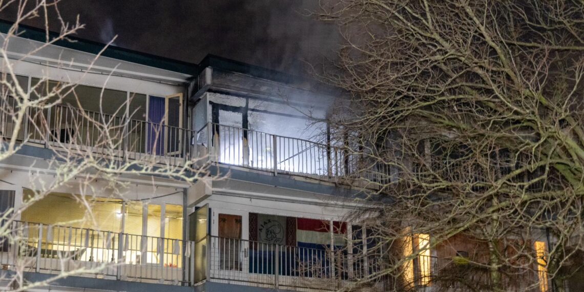 Appartementen onbewoonbaar na uitslaande brand Haarlem