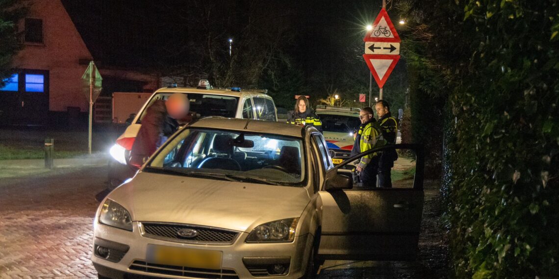 Automobilist klemgereden bij alcoholcontrole Bentveld