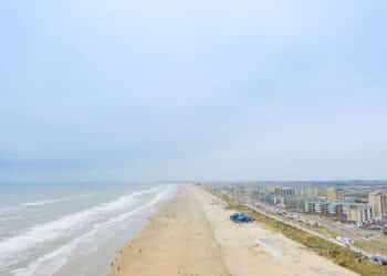 Zandvoort moet 94 asielzoekers opvangen door spreidingswet: “Indruk dat er geen plan ligt bij de gemeente”