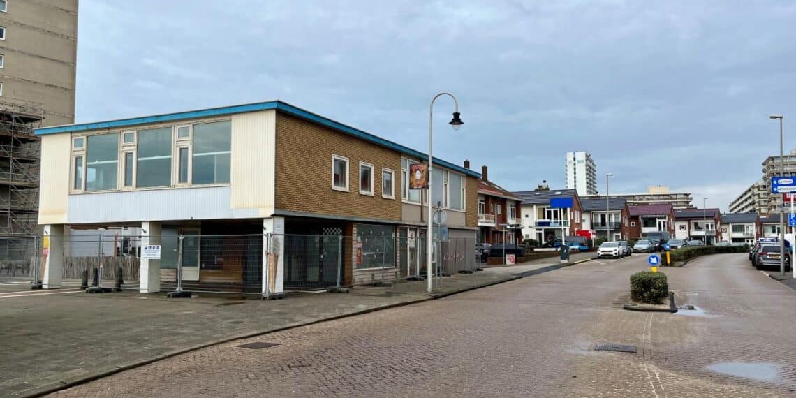 Sloop laatste panden Badhuisplein Zandvoort begonnen