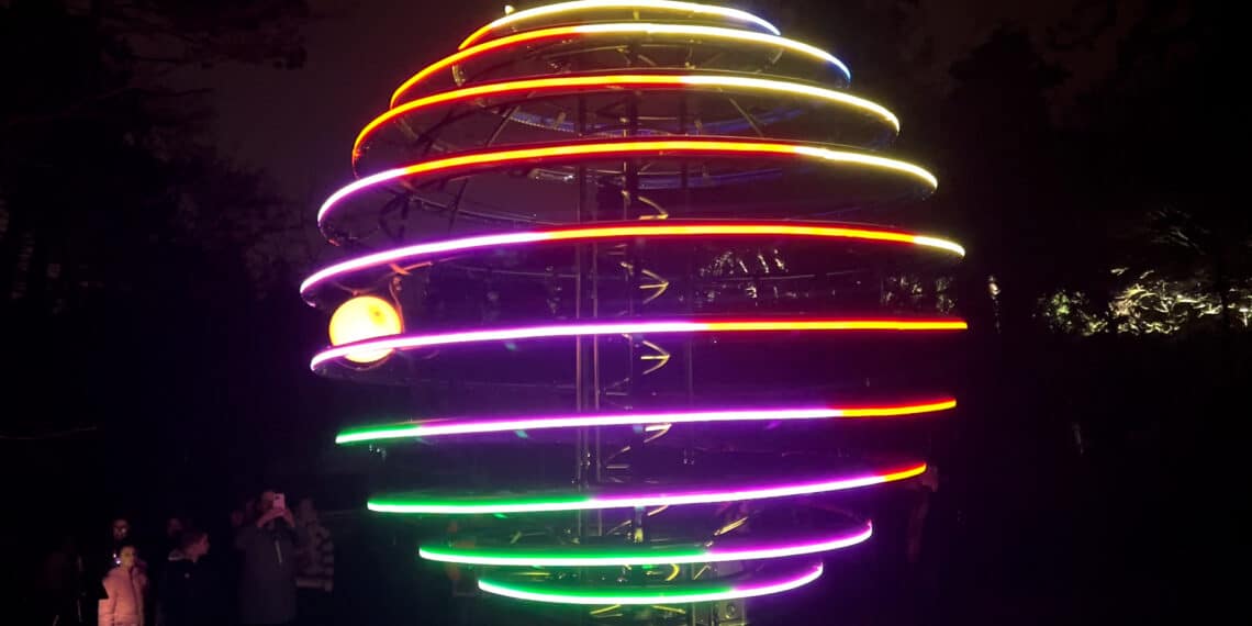 Lichtkunstwerk bij Caprera maakt indruk op bezoeker: “Verhaal komt binnen”