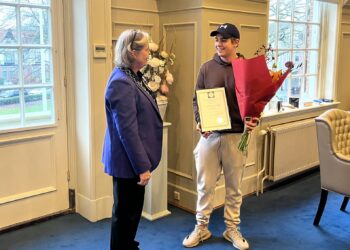 Nanne (16) krijgt onderscheiding voor reddingsactie drenkeling: “Je handelt meteen”