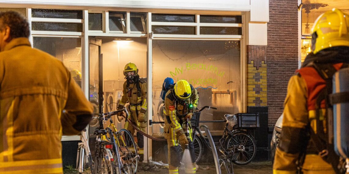 Veel rookontwikkeling bij grote brand in Haarlemse wasserette