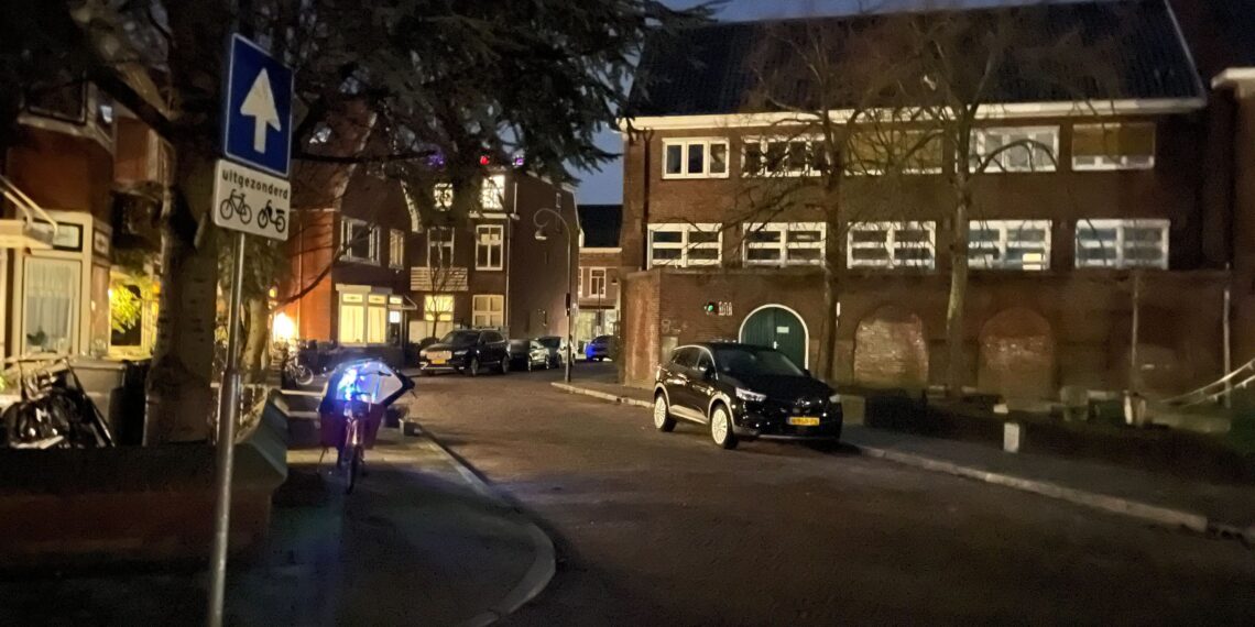 Meer kapotte straatverlichting in Haarlem door nat najaar: “Reparaties duren langer”