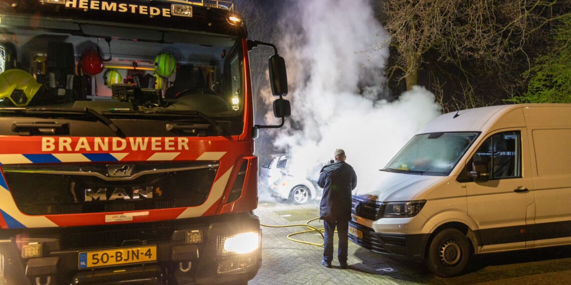 Twee auto’s verwoest door brand in Heemstede