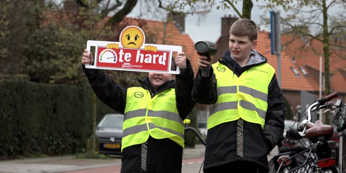 Dan maar zelf flitsen op 30 km/u weg: “Er wordt helemaal niet gehandhaafd”