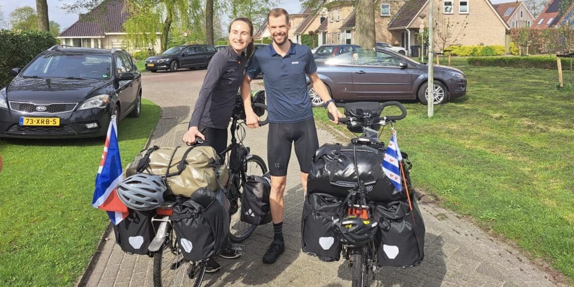 Eerste kilometers op de fiets naar Australië zitten erop: “Hoop er over anderhalf jaar te zijn”